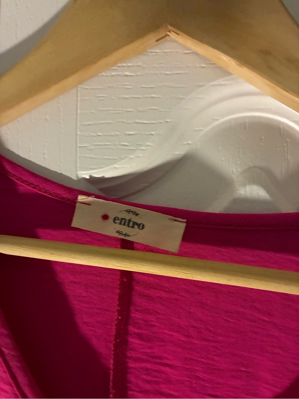 Entro V-Neck Top - Picture 3 of 4
